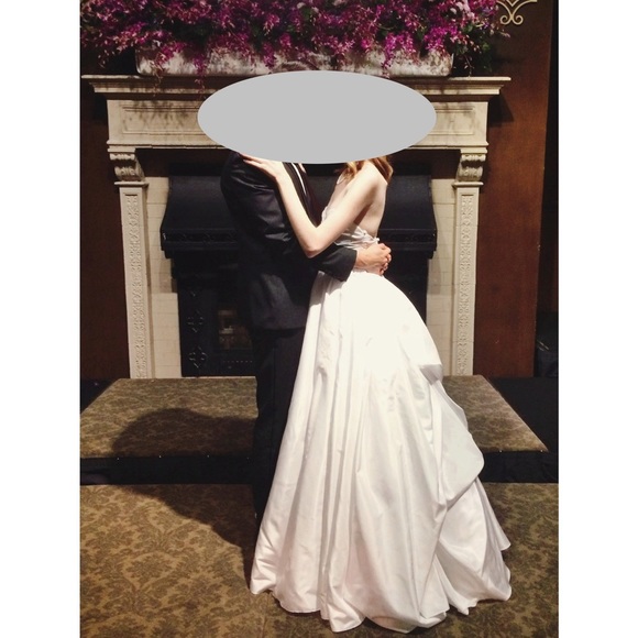 Wtoo beautiful White Gown size 2 extra long Debutante/Wedding/Quinceañera - Picture 1 of 13